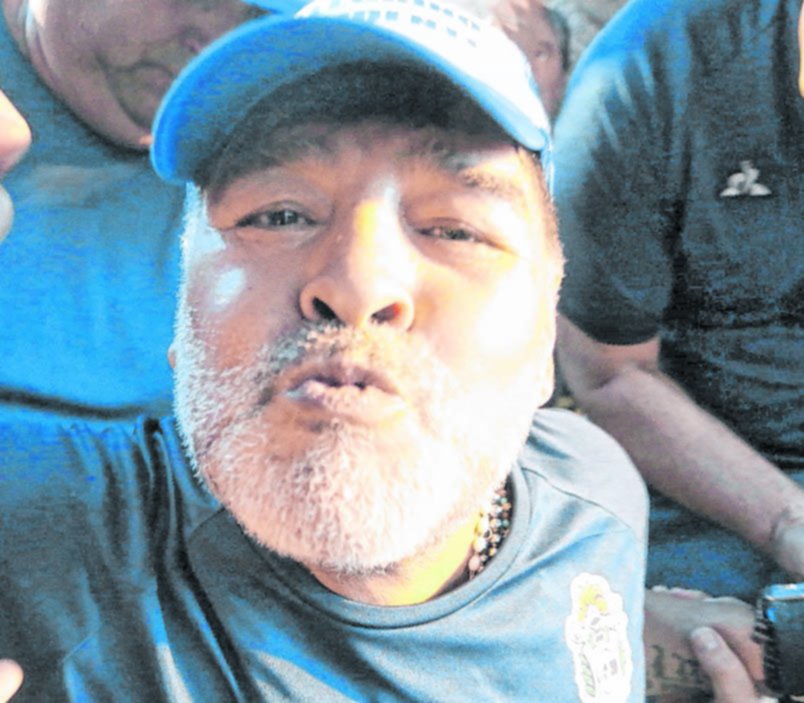Gimnasia y un saludo de Año Nuevo muy especial, con el “Diez” al frente