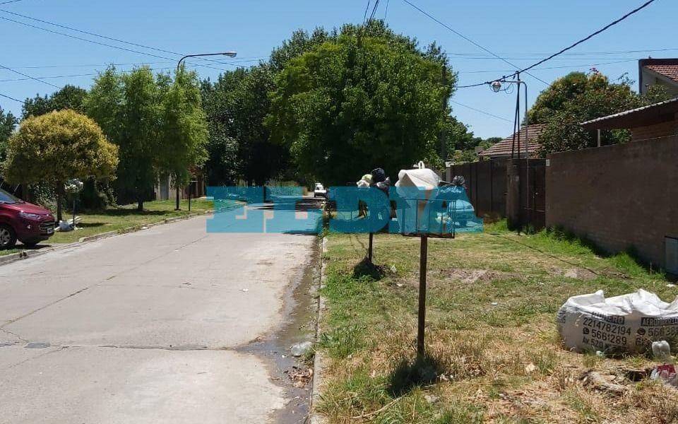 Quejas por falta de recolección de residuos en un sector de Hernández