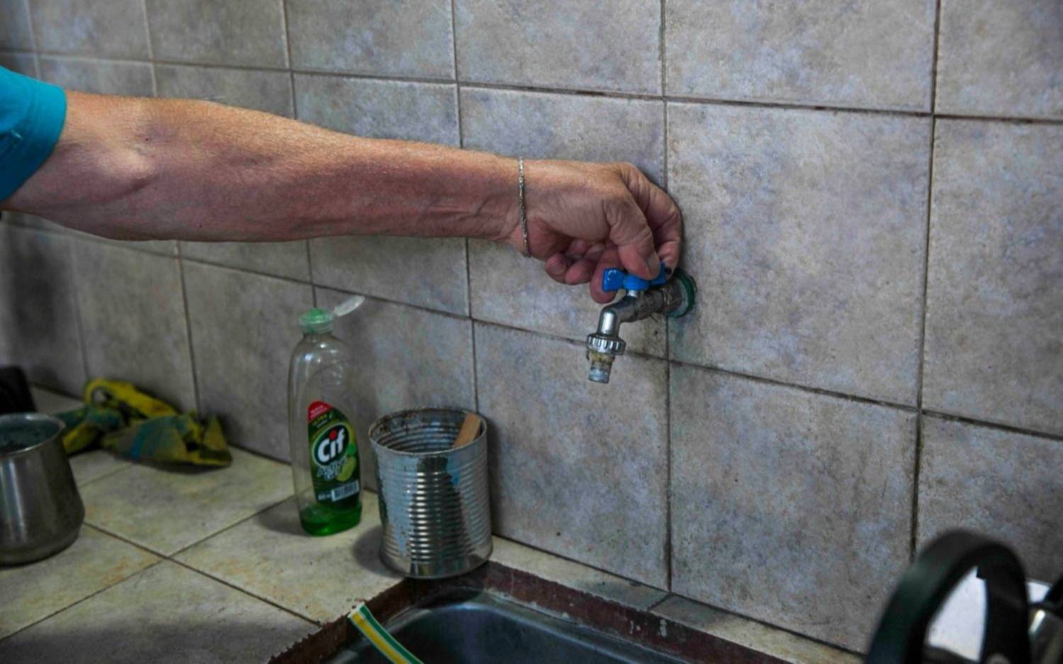 "Insufrible": pandemia y calor agobiante sin una gota de agua potable en la zona del Único