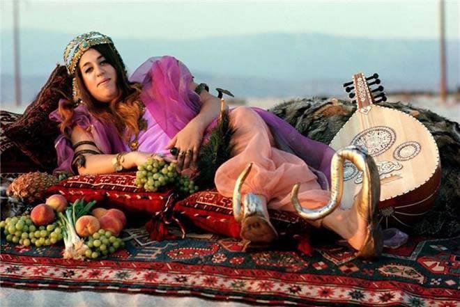 Mitos que suenan: un implante de lengua de vaca, una obsesión vampírica y otras fábulas musicales