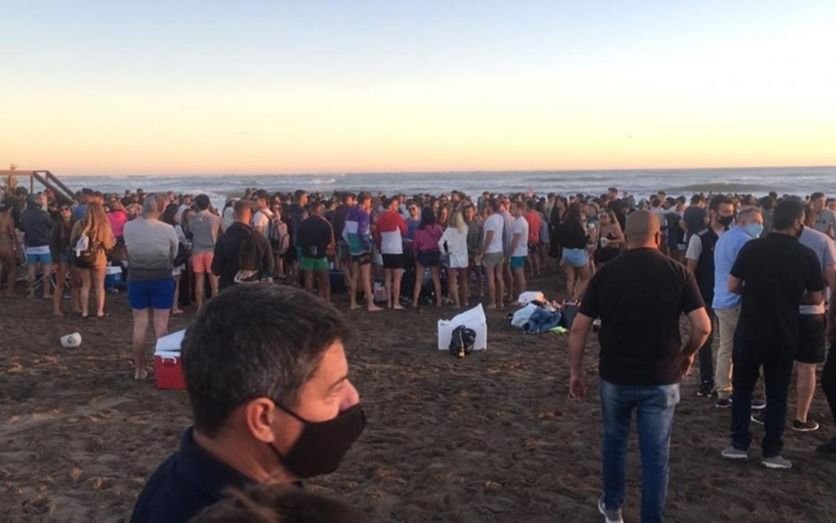Cierran preventivamente el ingreso a una playa en Mar del Plata por la aglomeración de jóvenes