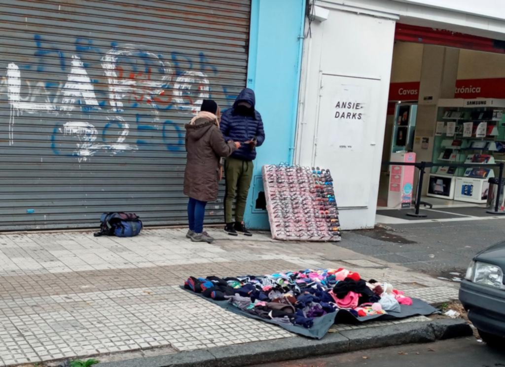 Las ventas minoristas cayeron 8% en diciembre y en 2020 acumularon una baja de 21,4%