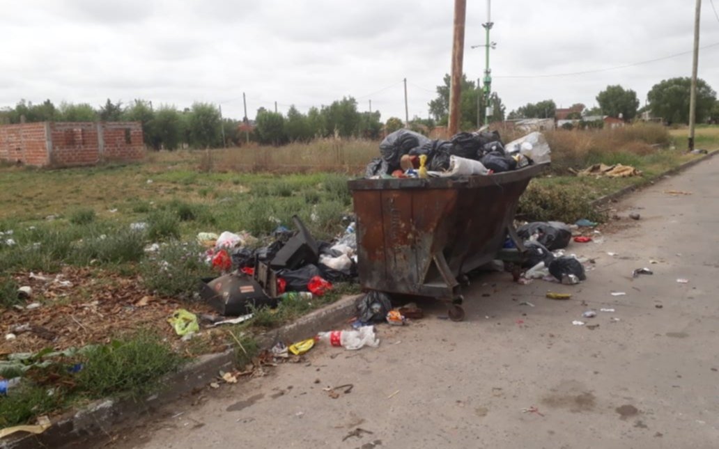 Quejas por un contenedor colapsado en 4 y 613