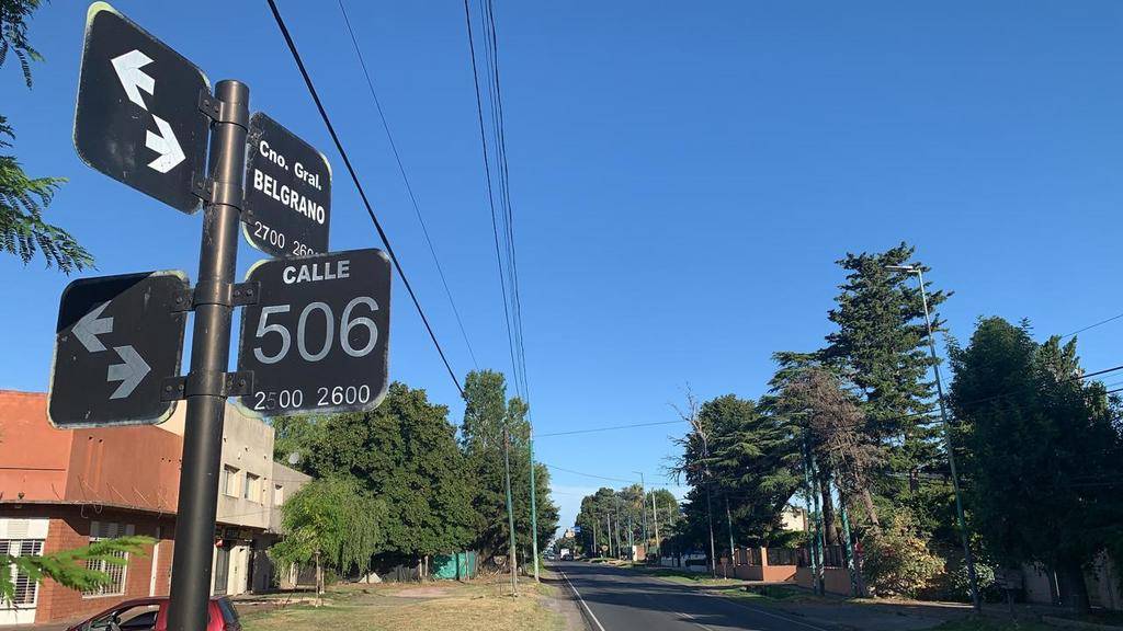 Entradera y golpes contra una familia que llegaba a su casa por la madrugada en Gonnet