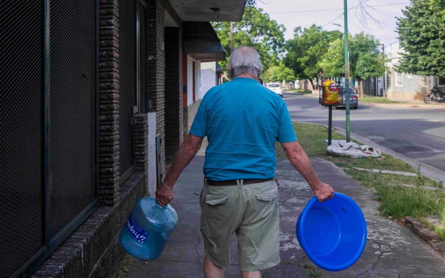 Otra vez brotan reclamos en la Región por cortes de agua y baja presión