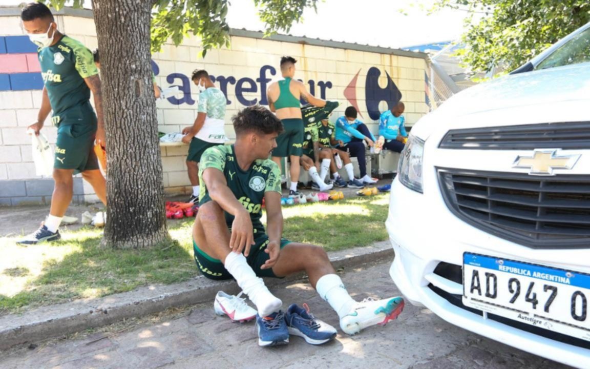 Papelón: los jugadores de Palmeiras tuvieron que cambiarse en la calle antes de entrenar en el predio de San Lorenzo