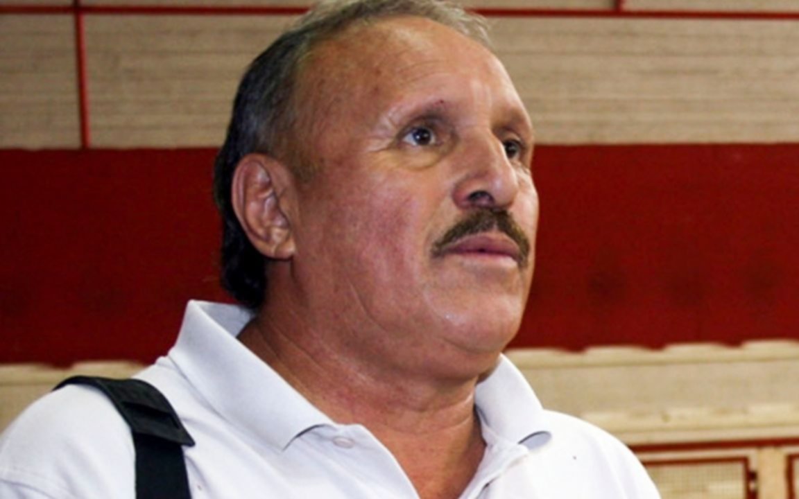 Leopoldo Jacinto Luque evoluciona bien pero sigue internado por coronavirus