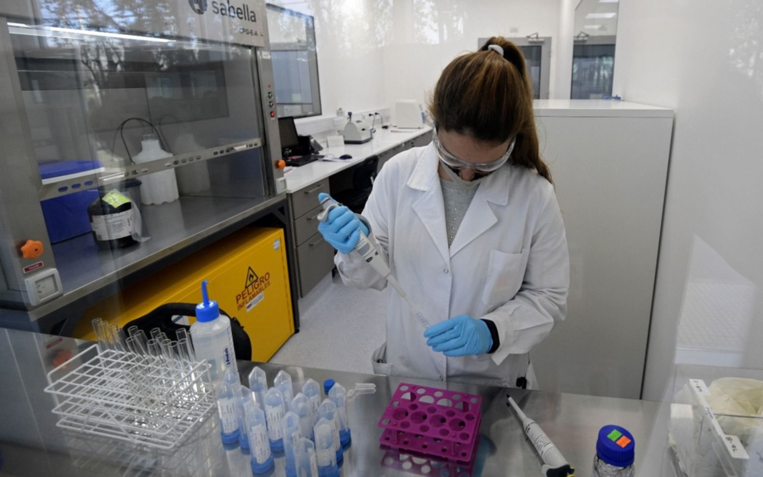 Un número que preocupa: 13.790 nuevos contagios y 151 muertes en el día