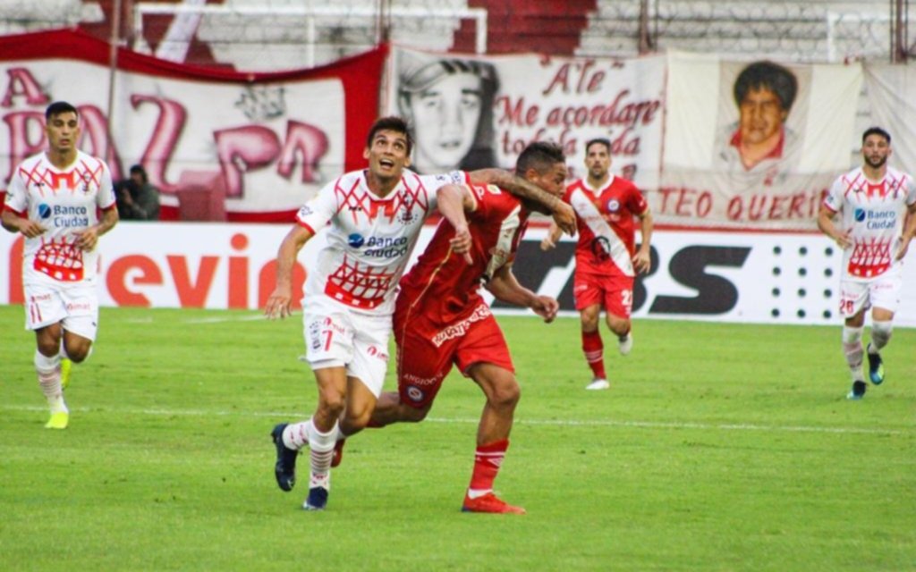 Argentinos le ganó a Huracán y sueña con sacarle el primer lugar a Boca y River