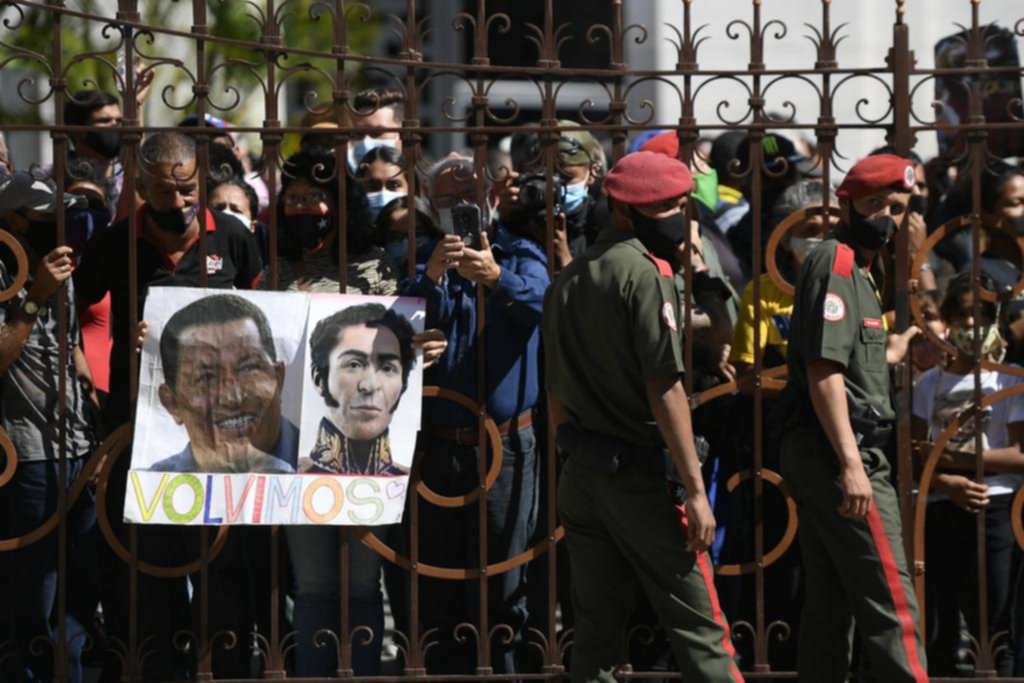 El chavismo asumió el control del Congreso y Guaidó resiste