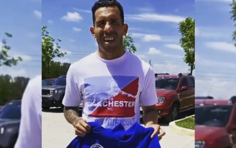 Carlos Tevez salió a promocionar la marca de ropa deportiva del Rafa Di Zeo