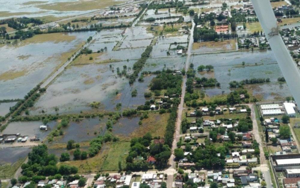 Temporal de viento y lluvia causó destrozos en el interior bonaerense, cerca de La Plata 