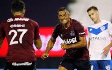El interminable Pepe Sand dio la nota en el duelo entre argentinos por la Sudamericana