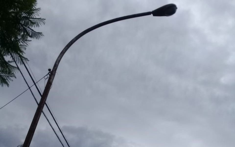 Piden por reparación de luminaria que no funciona desde hace 2 años