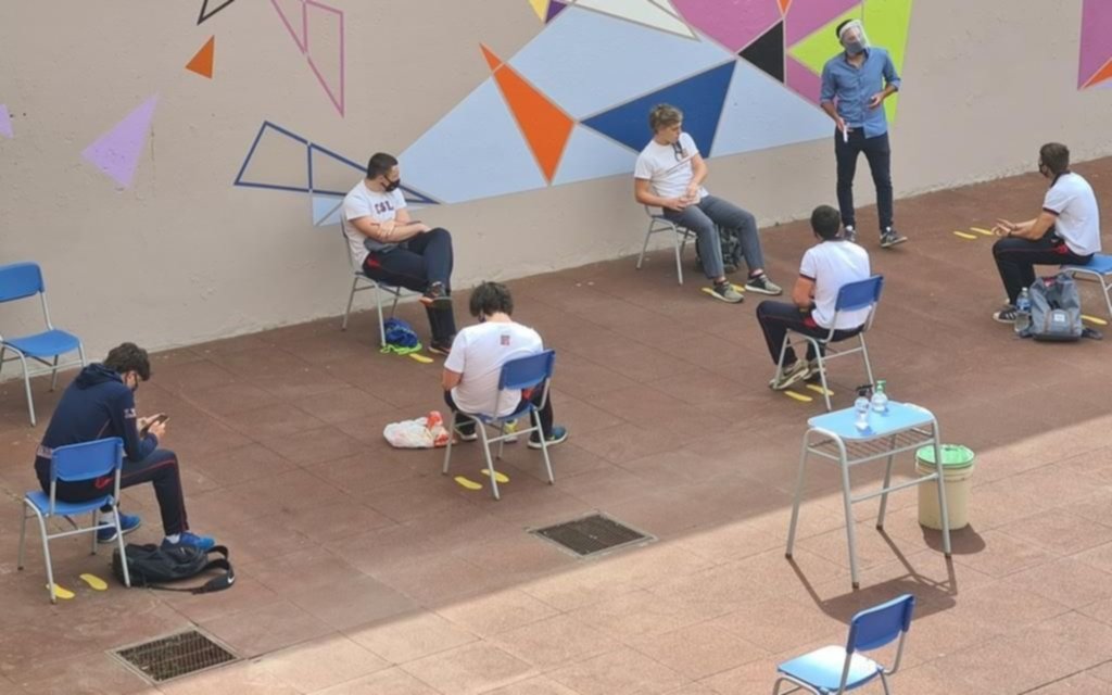 "En febrero se vuelve a las aulas, hay que ver si todos juntos o en grupos", dicen en Provincia