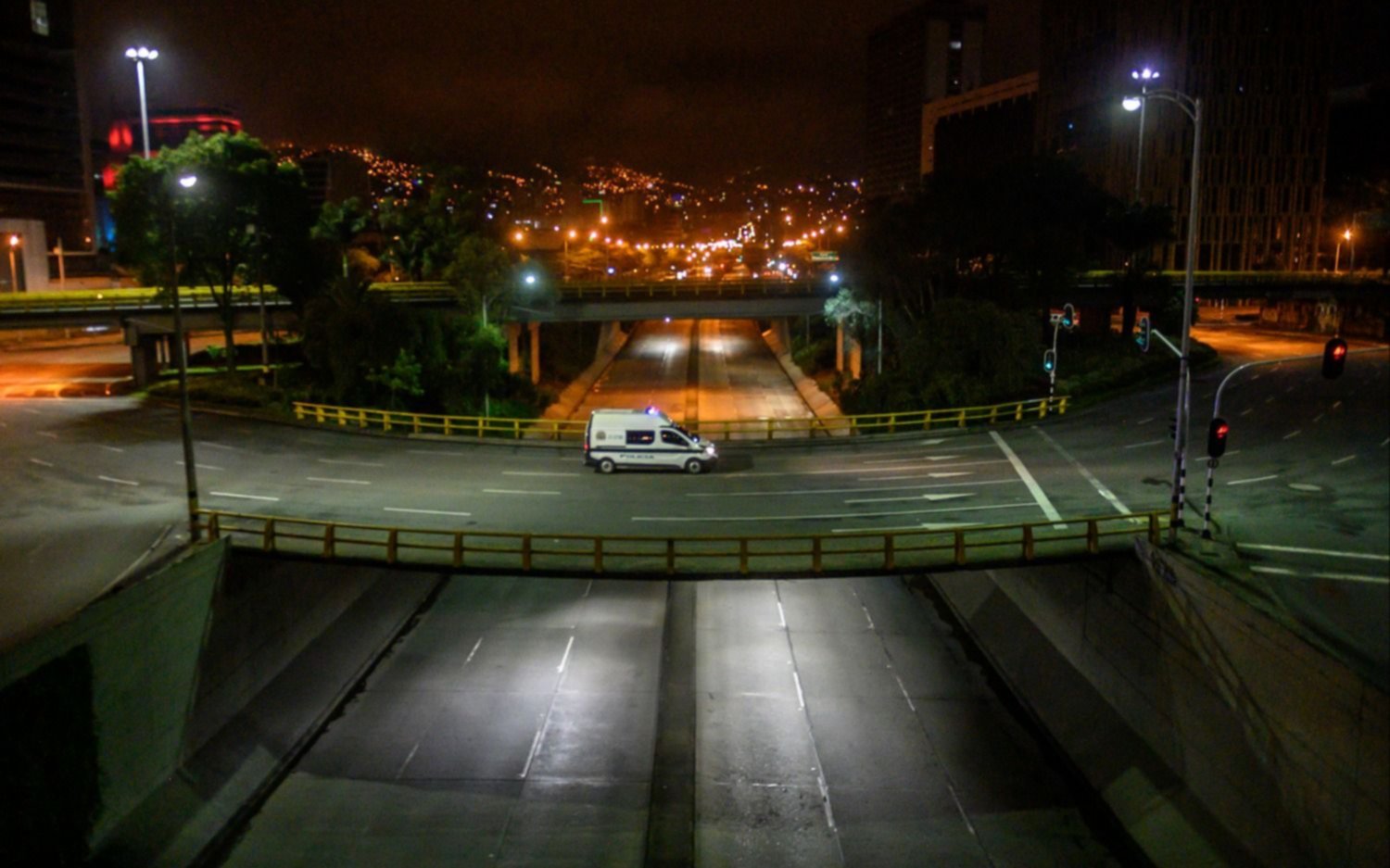 Cómo funcionan las restricciones a la circulación nocturna en el resto del mundo