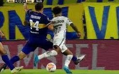 Para el VAR, la jugada fue un “roce de fútbol”