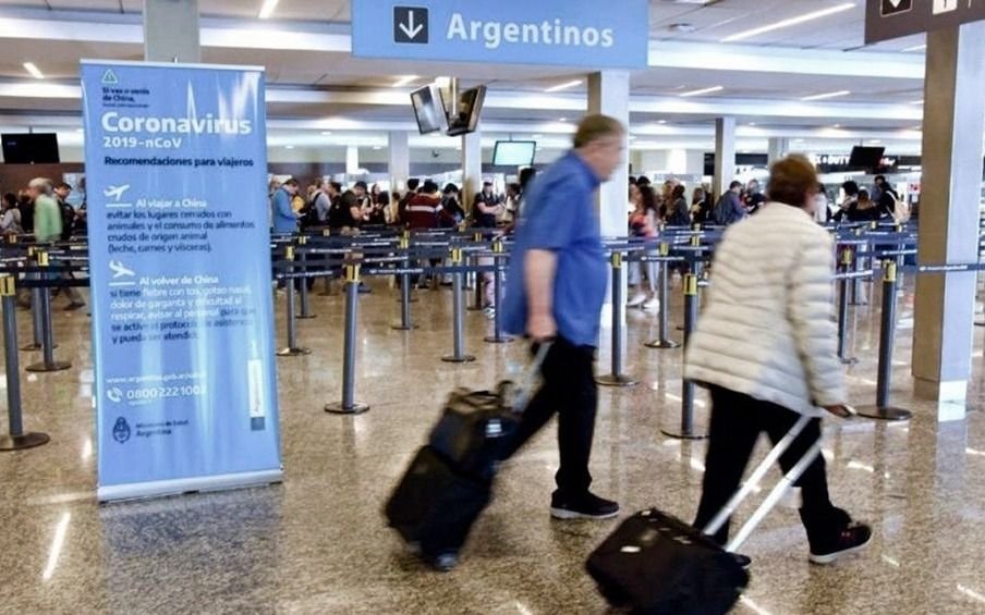 Limitaciones para ingresar al país en vuelos y vía terrestre solo argentinos que salieron antes del 25 de diciembre 