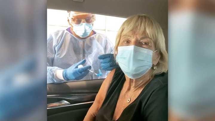 “Lo considero inmoral”: polémica por los argentinos que se vacunaron en Miami