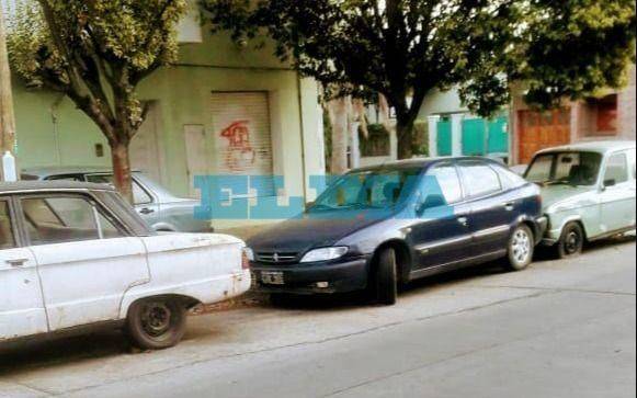 Más de un año con tres autos abandonados en 36 y 23