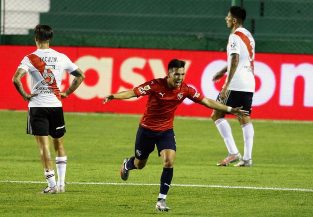 River repitió errores, cayó ante el Rojo y se quedó afuera