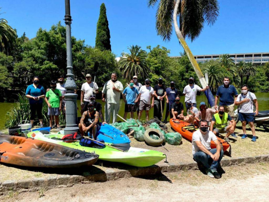 Baterías, cubiertas, latas y otros residuos levantaron en el Lago del Bosque