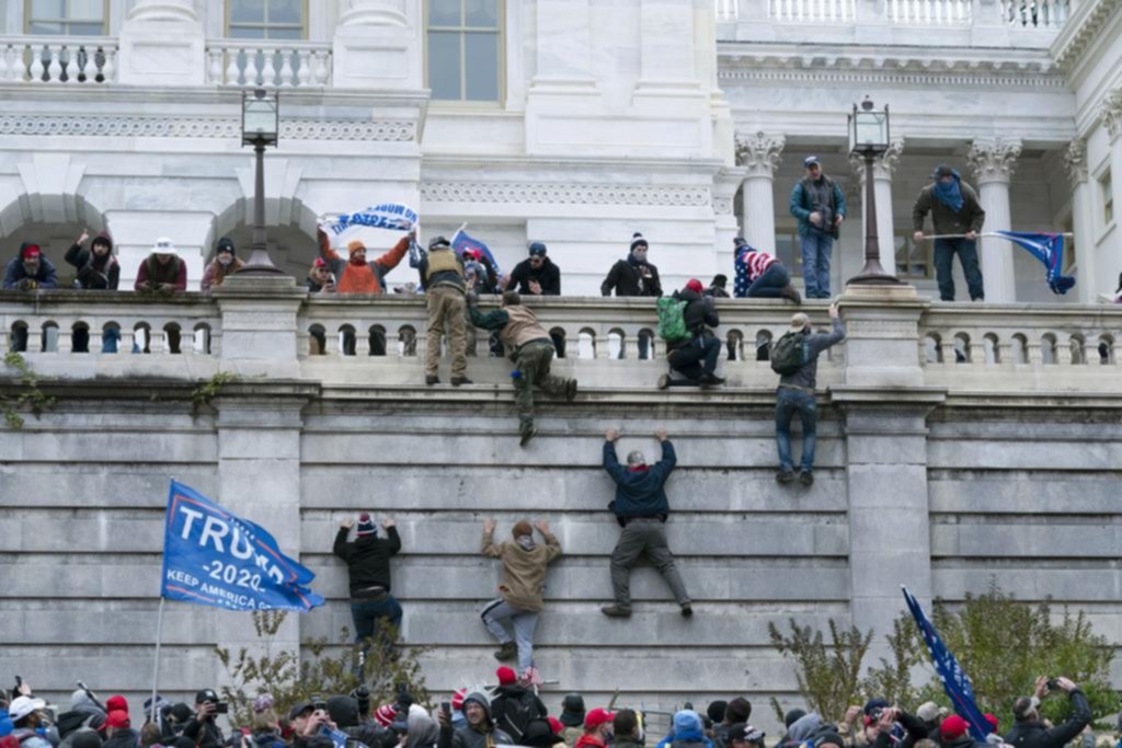 Los demócratas avanzan con el plan de juicio político a Trump