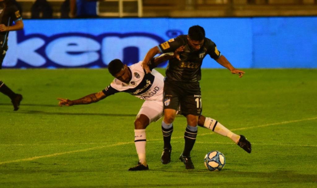 Plantel licenciado mientras espera definiciones por el DT