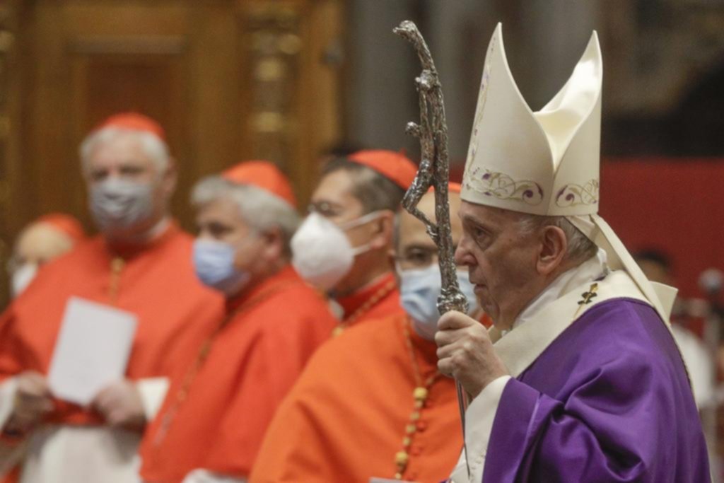 El papa Francisco hizo oficial la presencia de mujeres en los altares