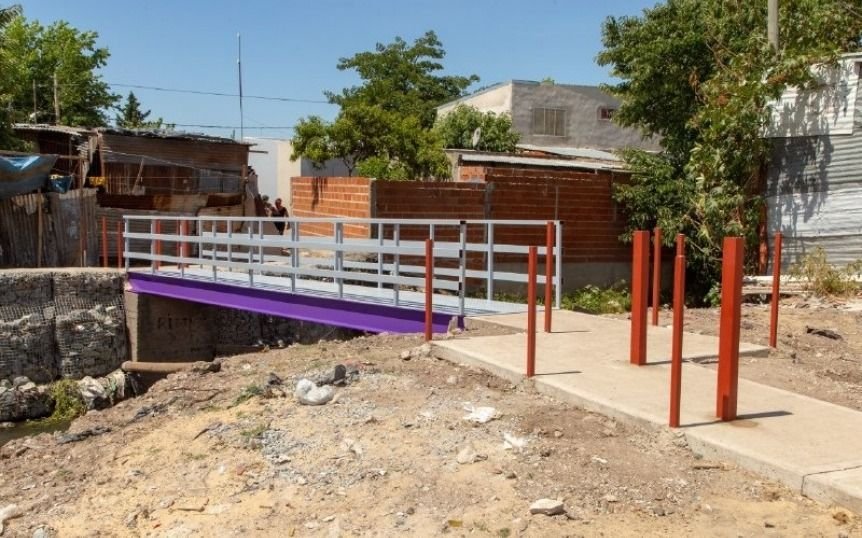 Comuna mejoró puente peatonal de 840 y arroyo La Piedras