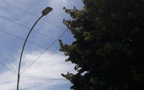 Hace un mes que reclama por una luminaria apagada en Tolosa