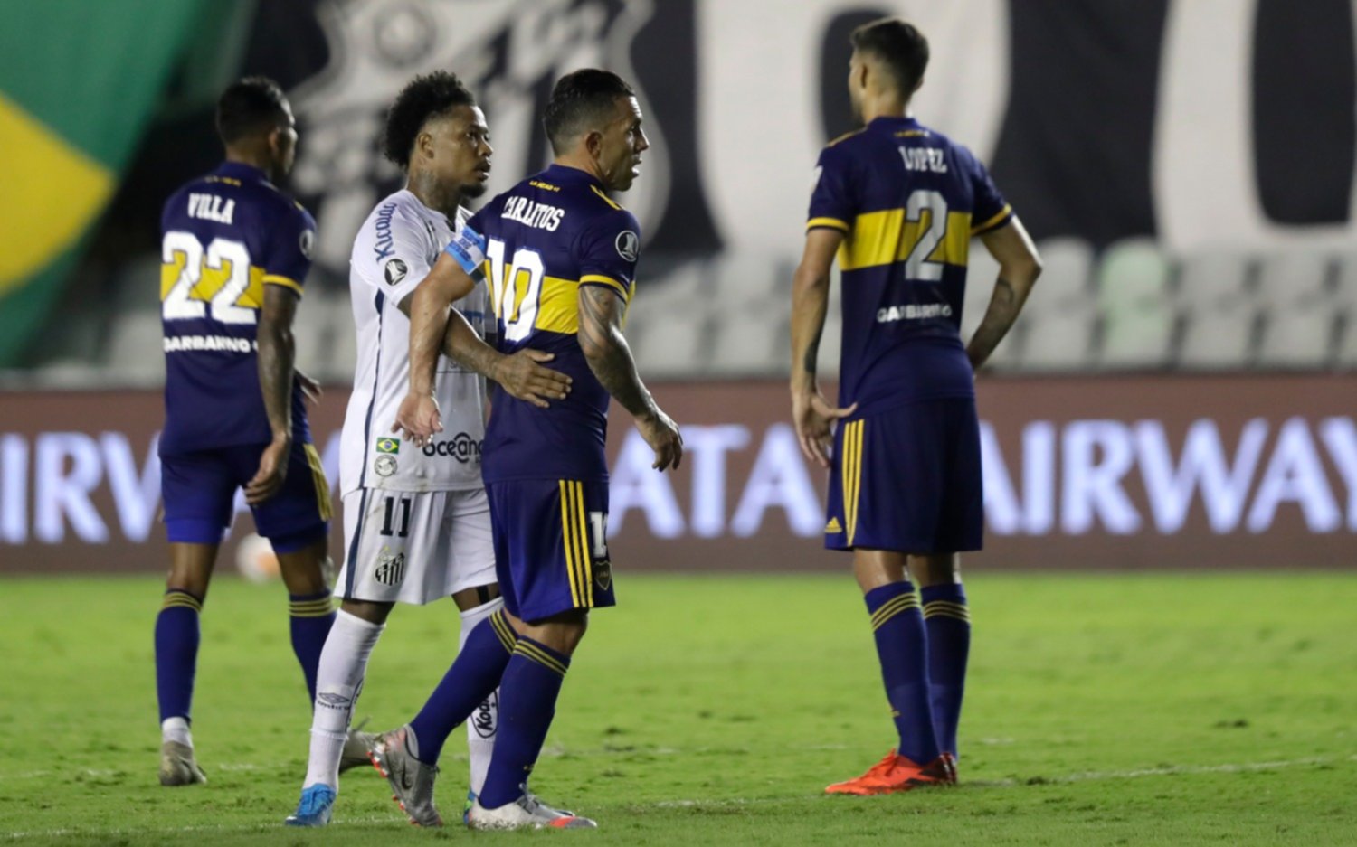 Una noche de terror para Boca: jugó mal, perdió 3-0 ante Santos y se quedó sin final de Libertadores