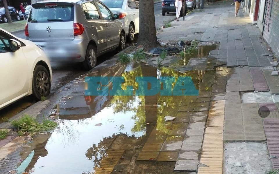 Malestar por un caño roto en 1, entre 60 y 61