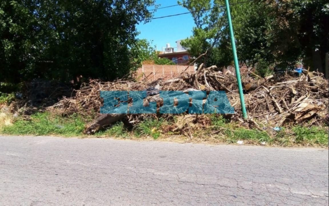 Preocupación por una montaña de residuos no habituales en 525, 23 y 24