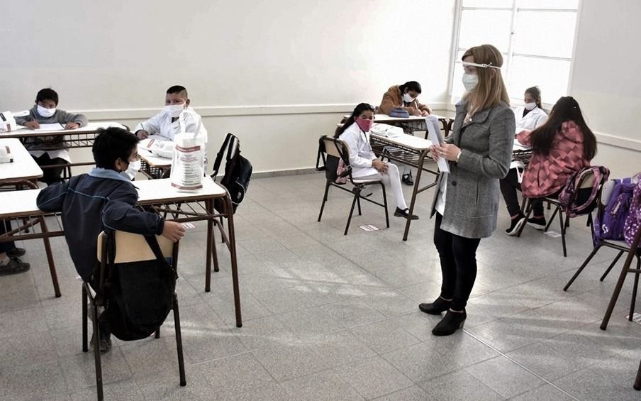 Debate por el regreso a las aulas: la oposición pide declarar “servicio esencial” el dictado de clases