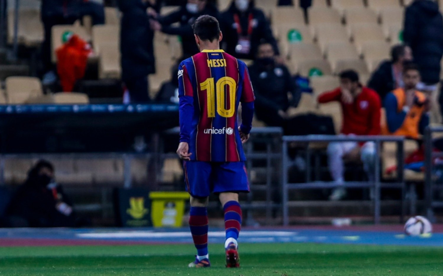 Messi se fue expulsado por primera vez en el Barcelona: ¡estallaron los memes!