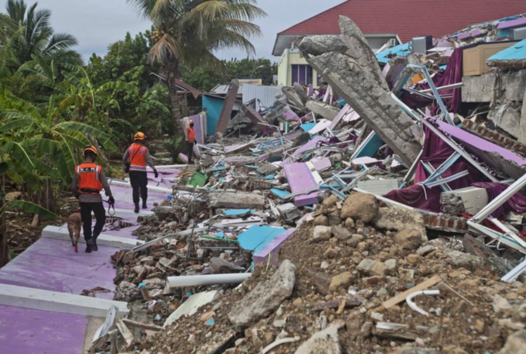Otro golpe para Indonesia: un fuerte terremoto con al menos 81 fallecidos