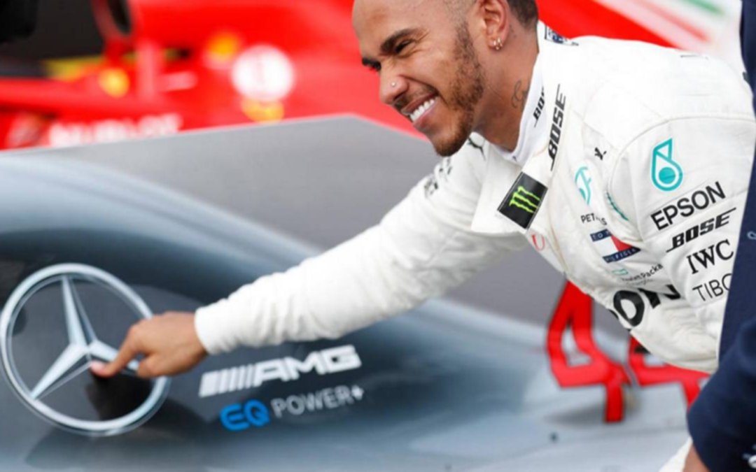 Hamilton sigue sin renovar contrato con Mercedes y hay clima de tensión