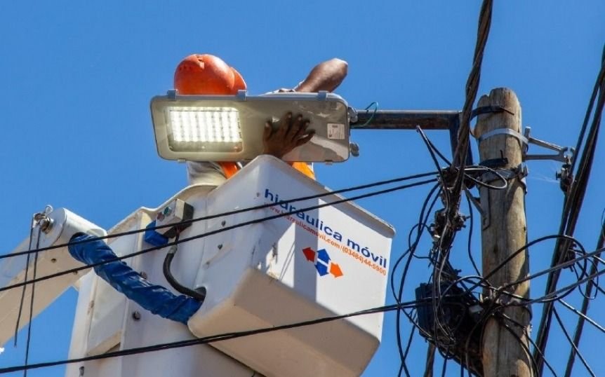 Instalan nuevas luminarias led en calles de Quilmes