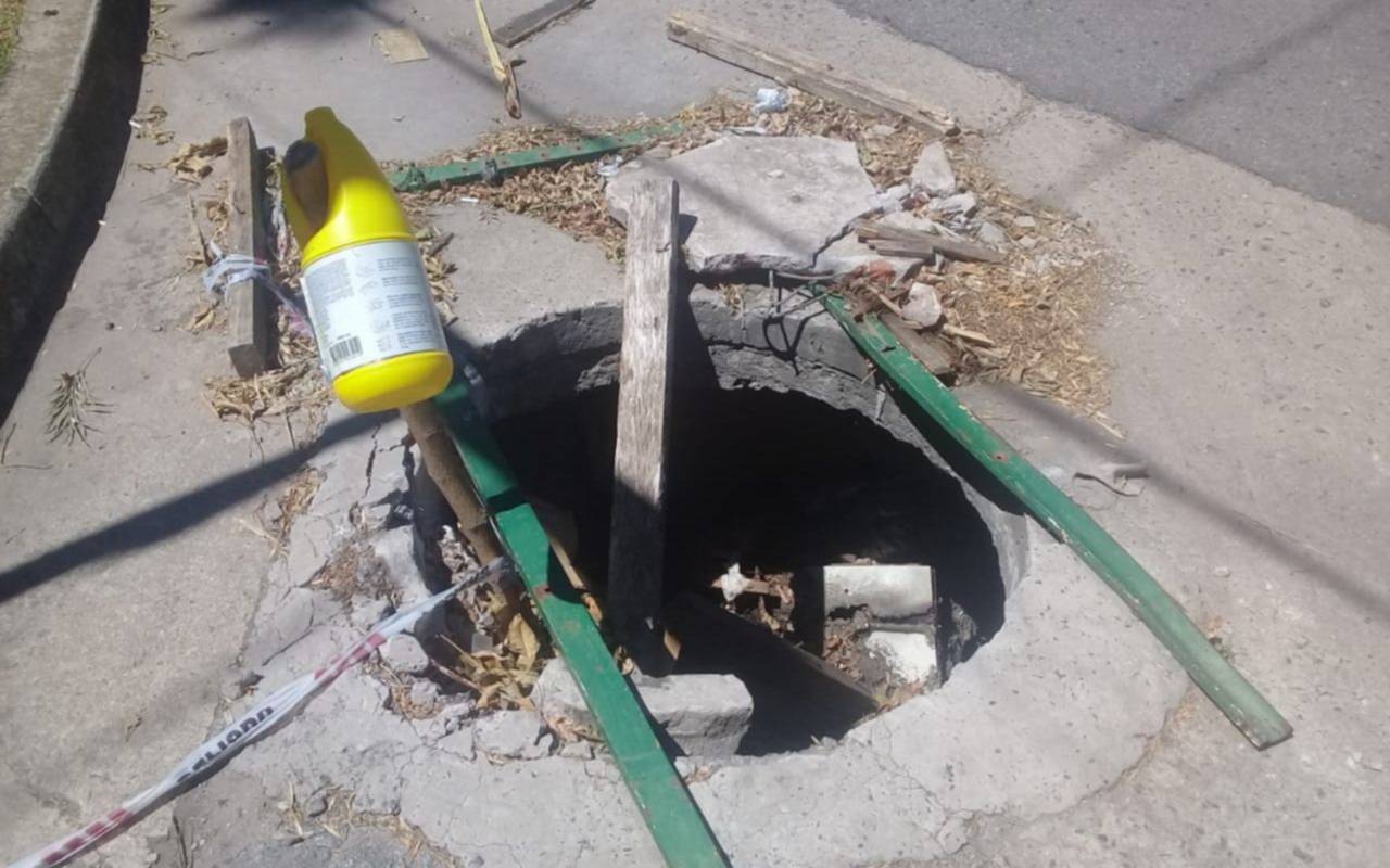 La falta de una tapa de alcantarilla enciende alarmas en un sector de Villa Elisa