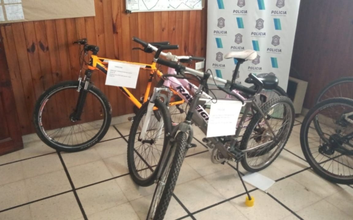 En City Bell, exhibieron bicicletas robadas para encontrar a sus dueños verdaderos