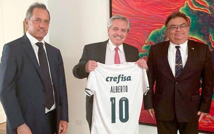 Alberto Fernández se reunió con un alto funcionario de Jair Bolsonaro, quien le envió un regalo