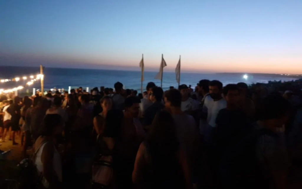 La Policía le puso fin a una fiesta clandestina de 800 personas en una playa del sur de Mardel