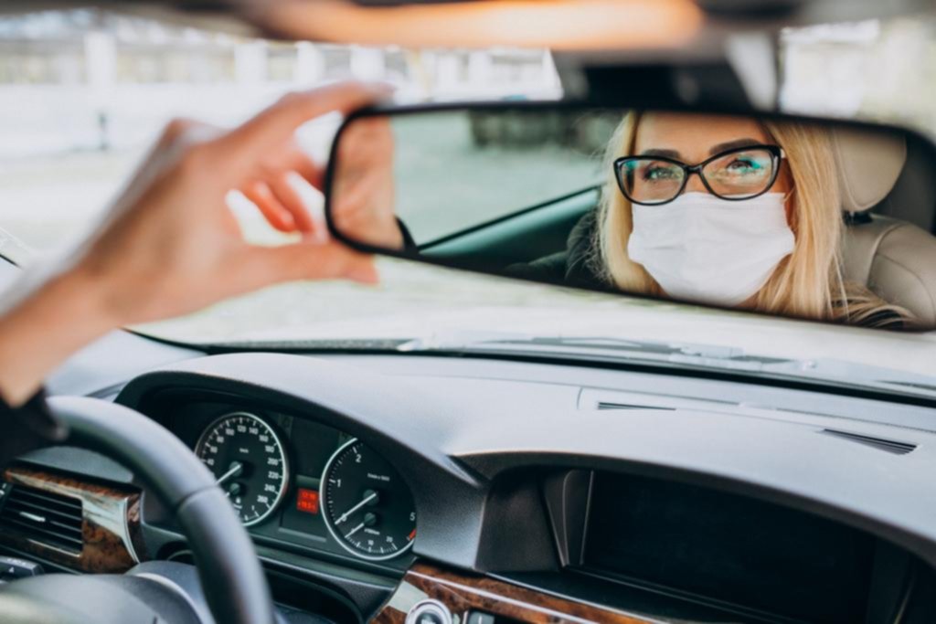 El riesgo de contagiarse COVID al compartir un viaje en auto