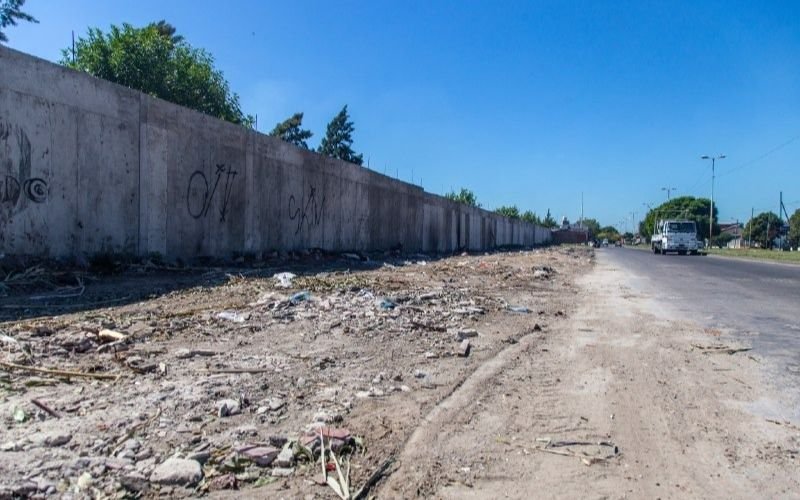Continúan con la erradicación de microbasurales 