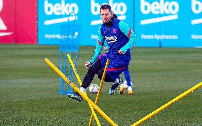 Messi reaparece en el Barça tras cumplir con la sanción