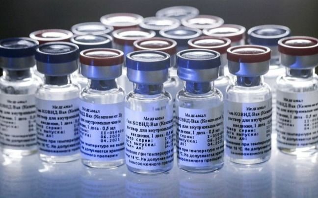 Rusia reconoce retrasos con la entrega de la vacuna: ¿cambia el plan del Gobierno?