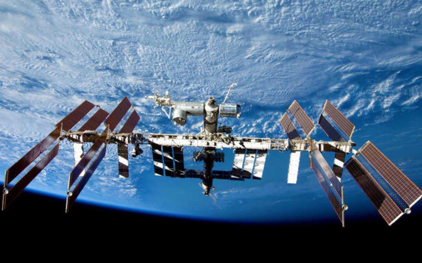 Quiénes son los tripulantes de la primera misión privada a la Estación Espacial Internacional