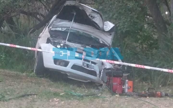 Otro accidente fatal en la Región: chocó su auto contra un árbol y murió
