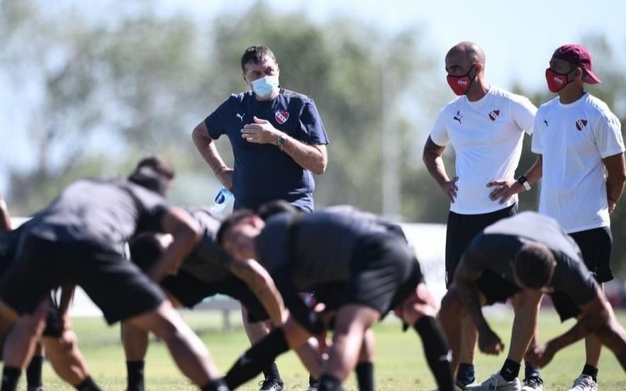 Falcioni armó un equipo con muchos cambios